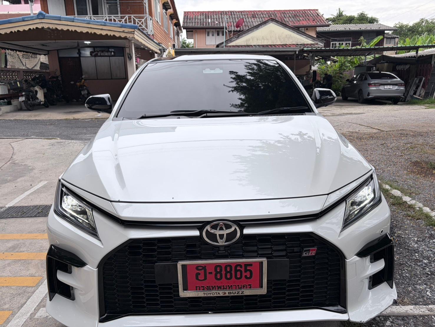 Toyota Yaris ATIV — photo 1 of 11